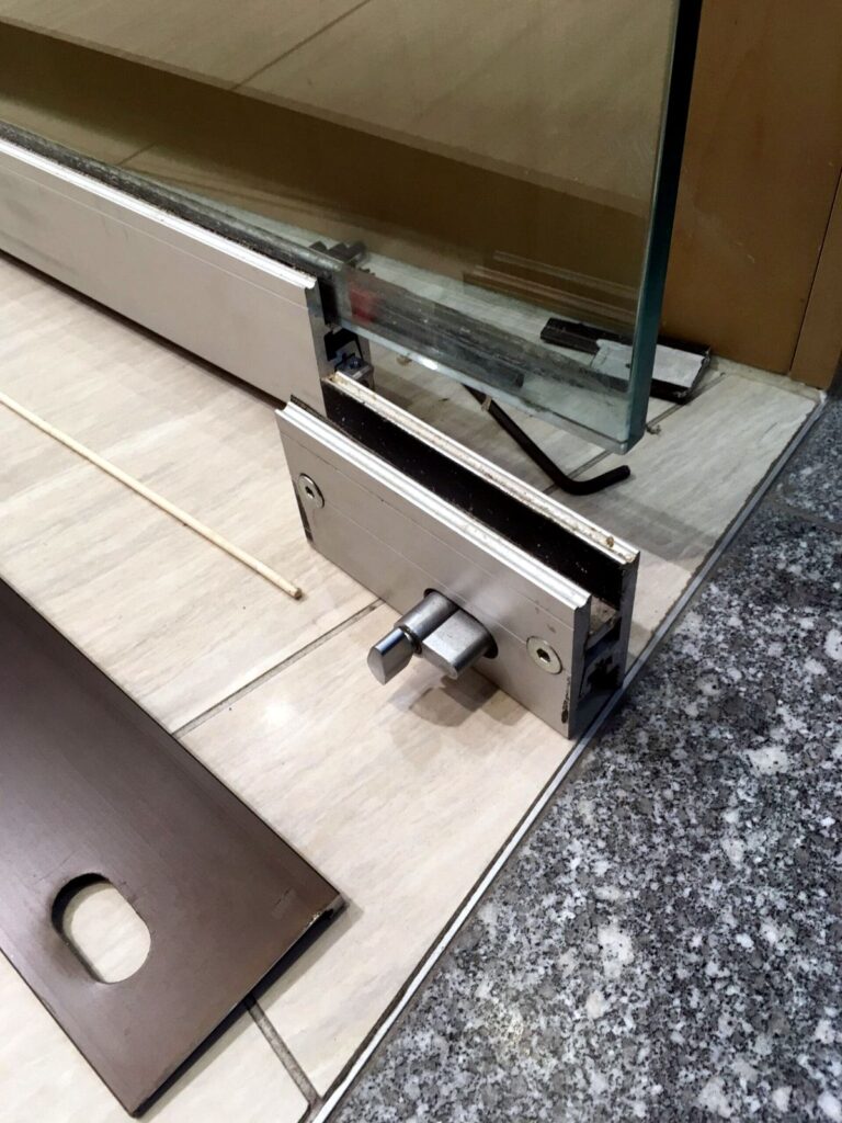 Commercial locksmiths Gold Coast shopfront lock installation on a glass door